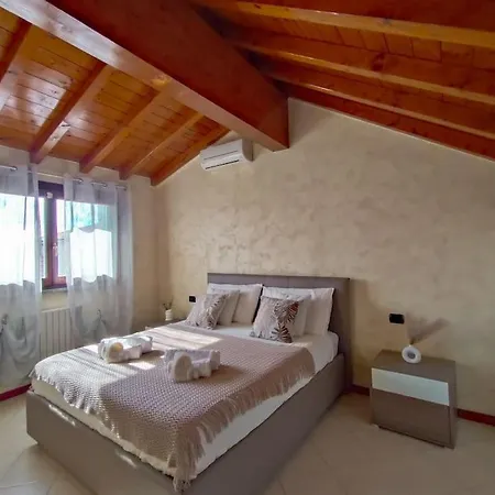 S&m - Splendida Mansarda In Legno - Monza